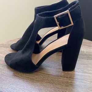 Le Chateau Heels